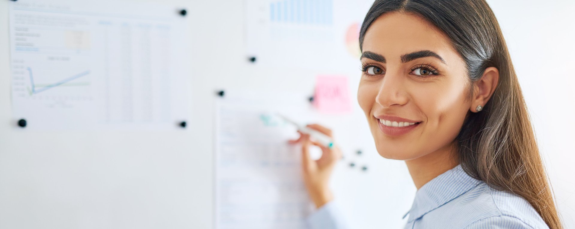 Dozentin am Whiteboard