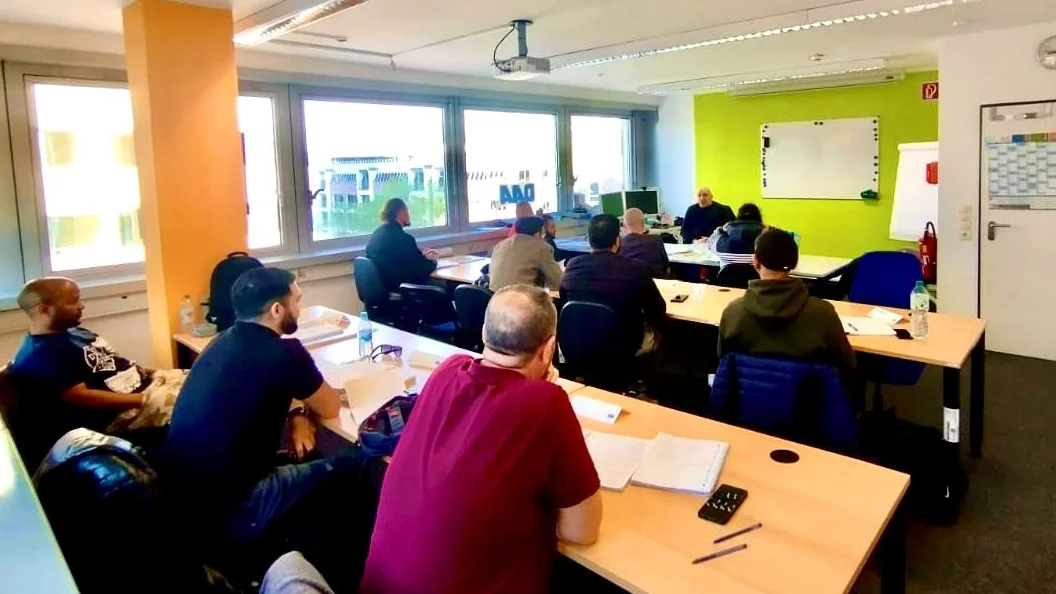 Präsenzunterricht Sicherheitsfachkraft §34a GewO bei DAA in Frankfurt am Main